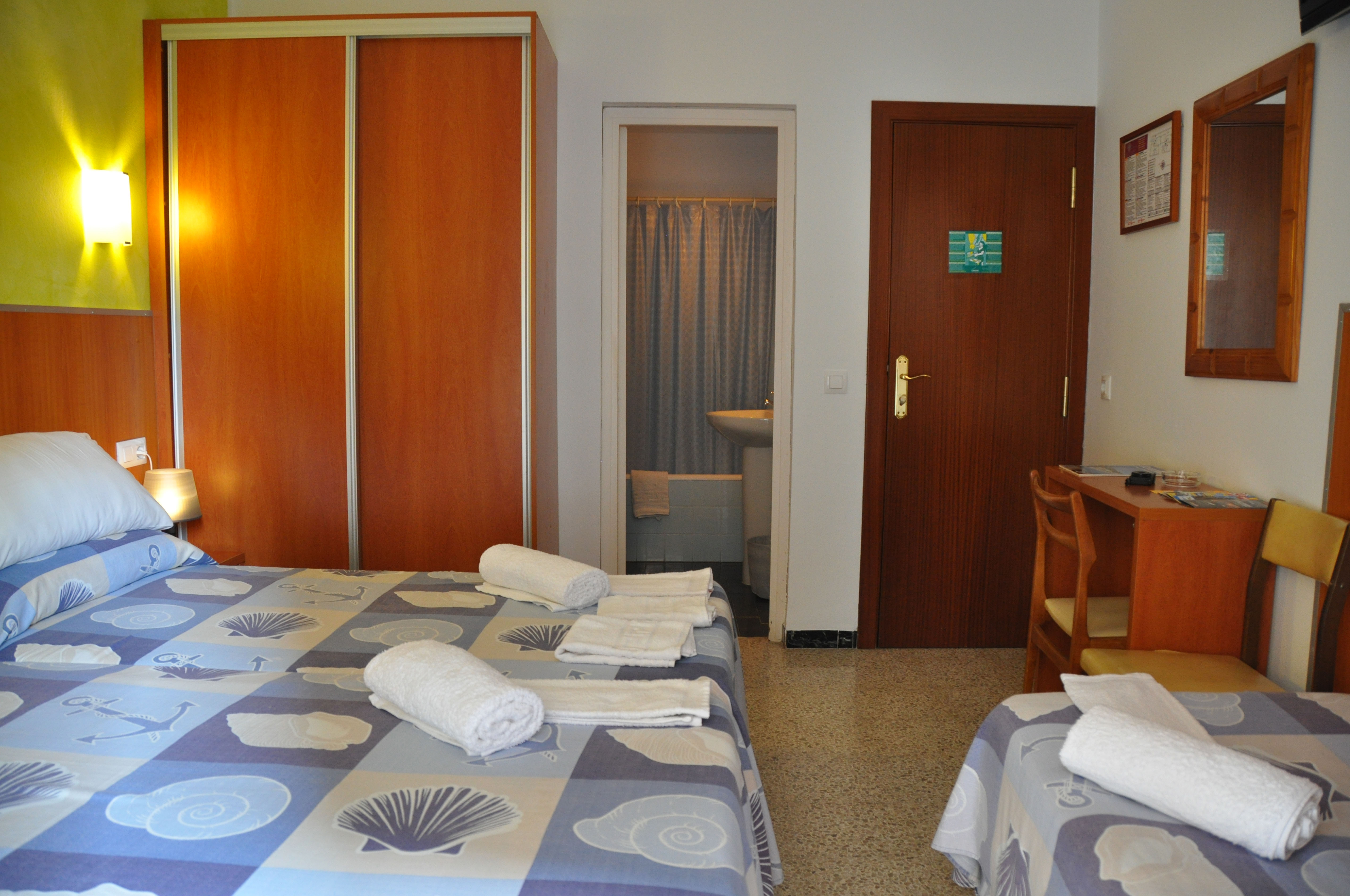 Triple Room (indoor) with Private Bathroom 1